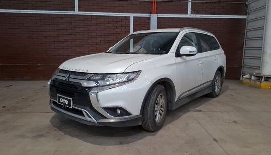 Mitsubishi • Outlander