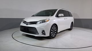 Toyota • Sienna