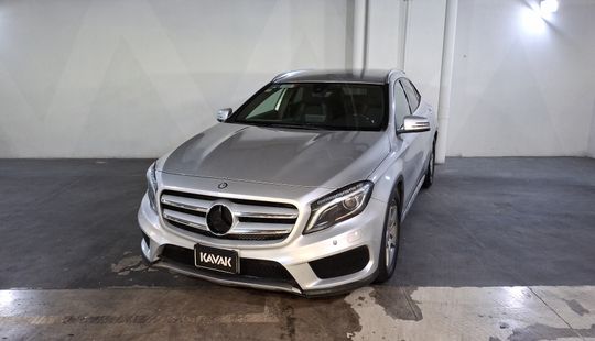 Mercedes Benz • Clase GLA