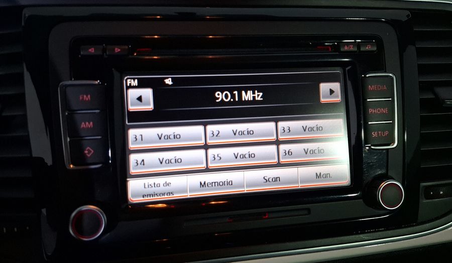 Volkswagen Beetle 2.5 SPORT MT Hatchback 2013