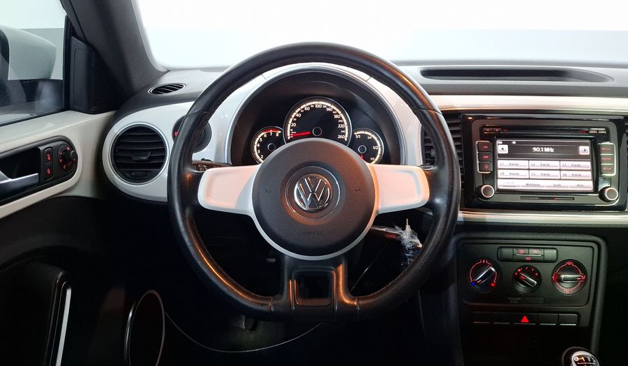 Volkswagen Beetle 2.5 SPORT MT Hatchback 2013