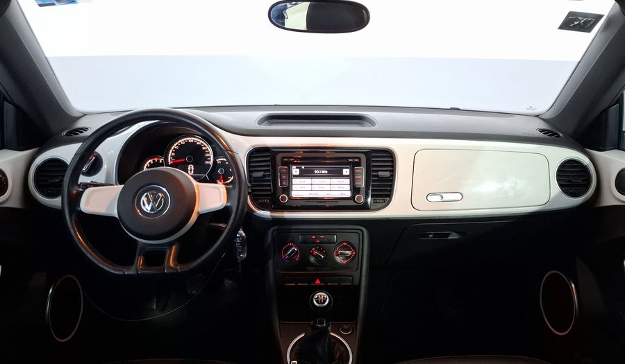 Volkswagen Beetle 2.5 SPORT MT Hatchback 2013
