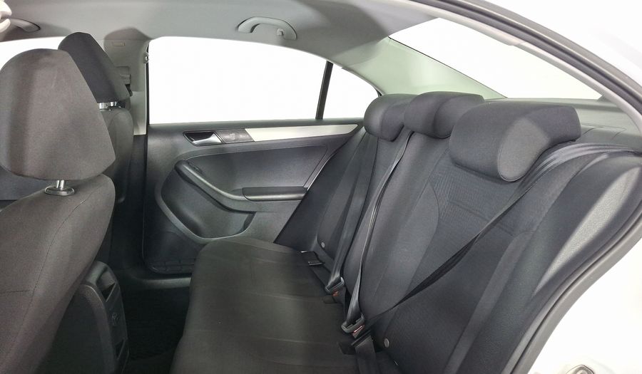 Volkswagen Jetta 2.5 TRENDLINE TIP. Sedan 2017