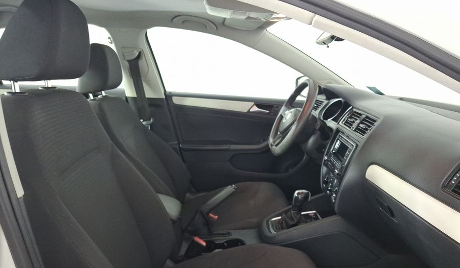 Volkswagen Jetta 2.5 TRENDLINE TIP. Sedan 2017