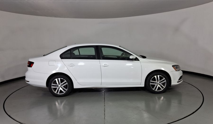 Volkswagen Jetta 2.5 TRENDLINE TIP. Sedan 2017