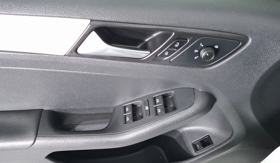 Volkswagen Jetta 2.5 TRENDLINE TIP. Sedan 2017