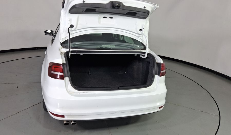 Volkswagen Jetta 2.5 TRENDLINE TIP. Sedan 2017