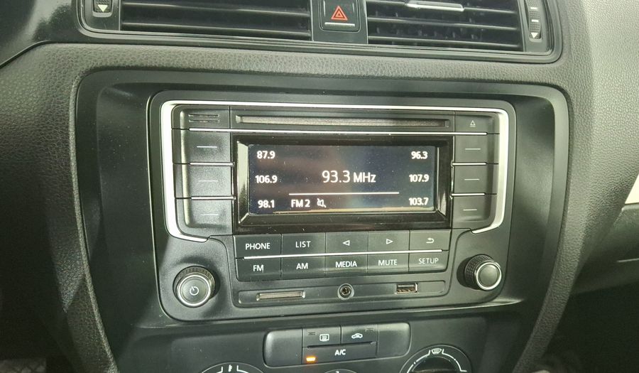 Volkswagen Jetta 2.5 TRENDLINE TIP. Sedan 2017