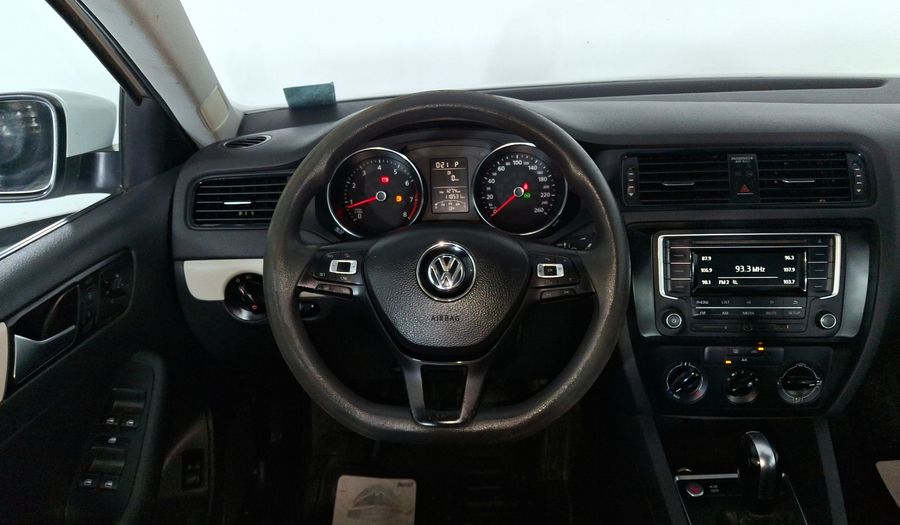 Volkswagen Jetta 2.5 TRENDLINE TIP. Sedan 2017