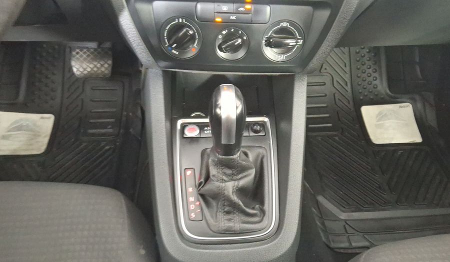 Volkswagen Jetta 2.5 TRENDLINE TIP. Sedan 2017