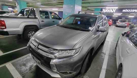 Mitsubishi • Outlander