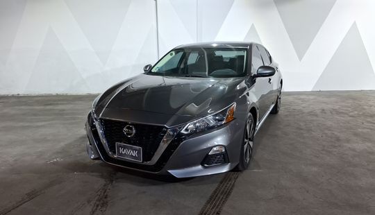 Nissan • Altima
