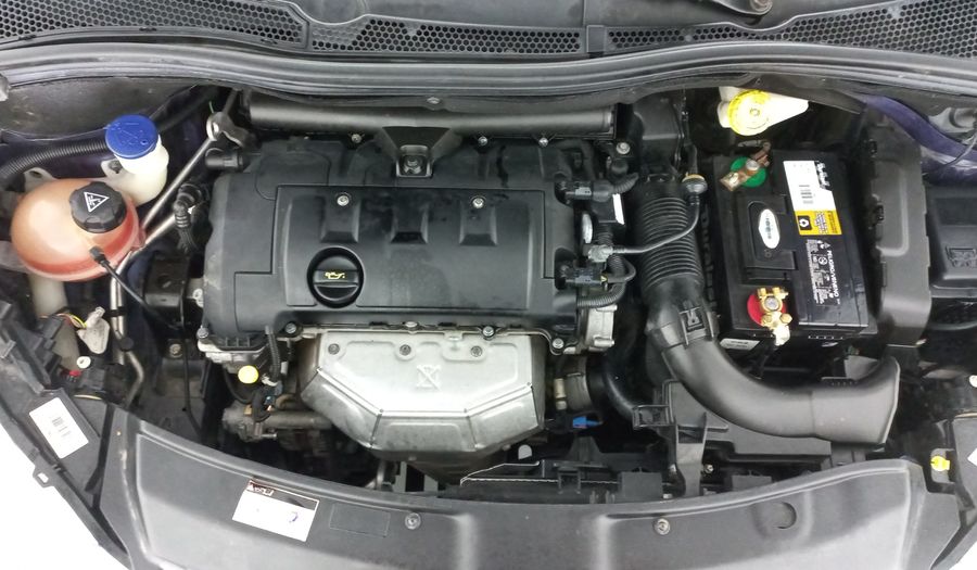 Peugeot 208 1.6 ALLURE MT Hatchback 2015