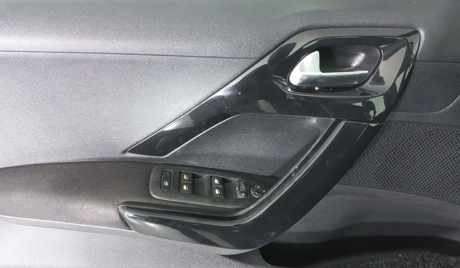 Peugeot 208 1.6 ALLURE MT Hatchback 2015