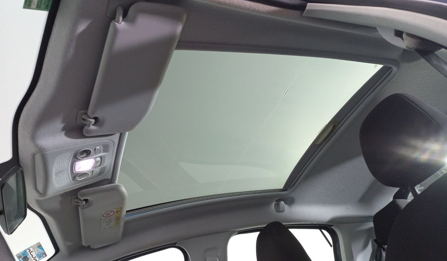 Peugeot 208 1.6 ALLURE MT Hatchback 2015