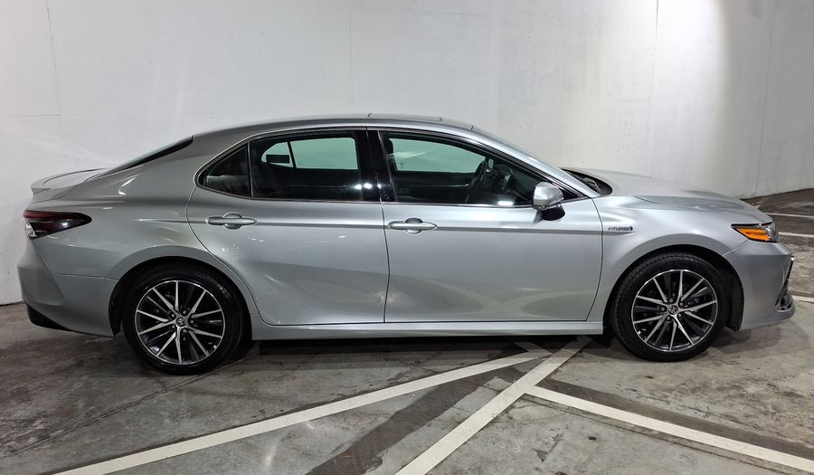 Toyota Camry 2.5 HEV XLE AUTO Sedan 2021