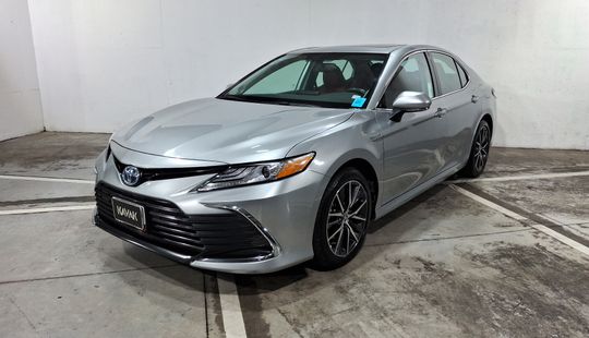 Toyota • Camry