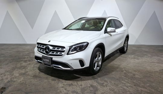 Mercedes Benz • Clase GLA