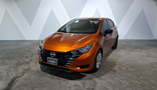Nissan • Versa