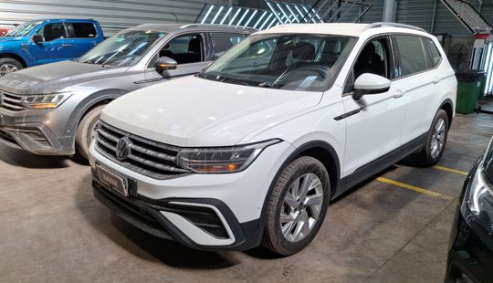 Volkswagen • Tiguan