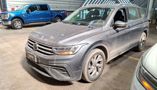 Volkswagen • Tiguan
