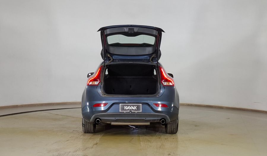 Volvo V40 2.0 T3 COMFORT Hatchback 2017