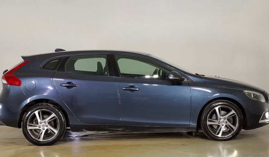 Volvo V40 2.0 T3 COMFORT Hatchback 2017