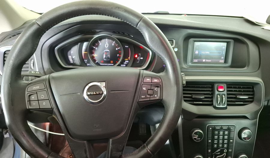 Volvo V40 2.0 T3 COMFORT Hatchback 2017