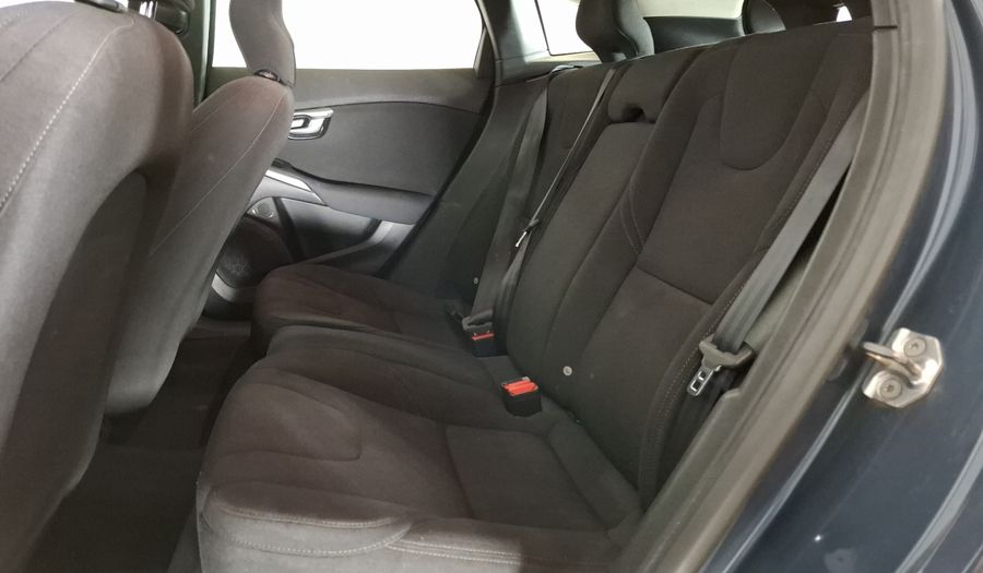 Volvo V40 2.0 T3 COMFORT Hatchback 2017
