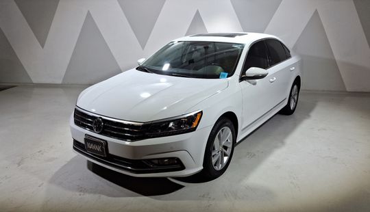Volkswagen • Passat