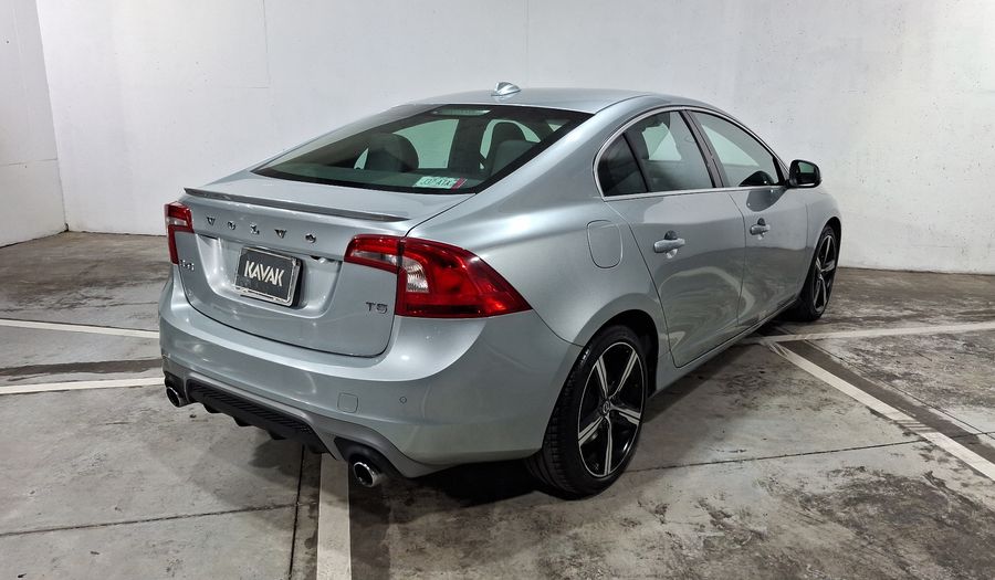 Volvo S60 2.0 R-DESIGN T5 AUTO Sedan 2017