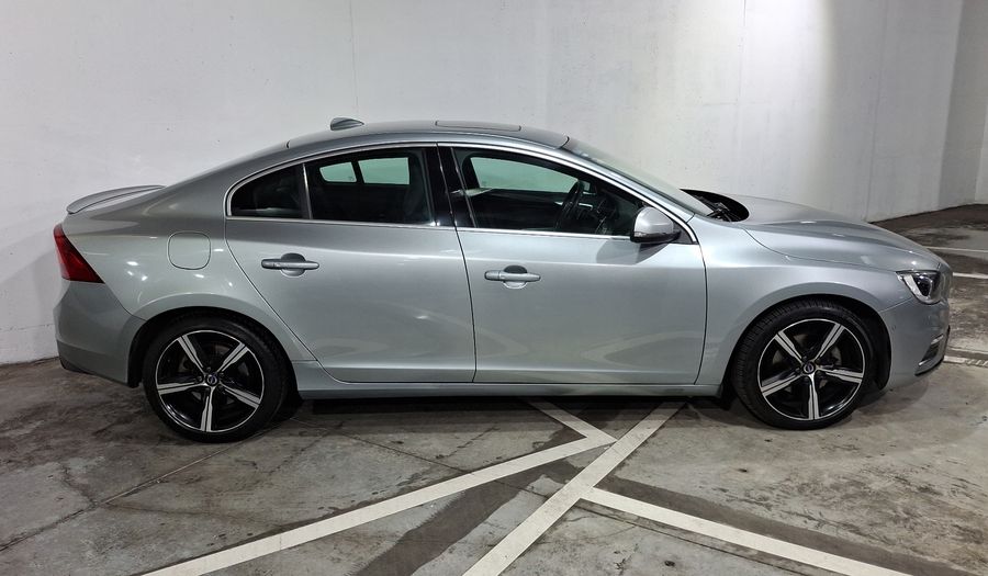 Volvo S60 2.0 R-DESIGN T5 AUTO Sedan 2017