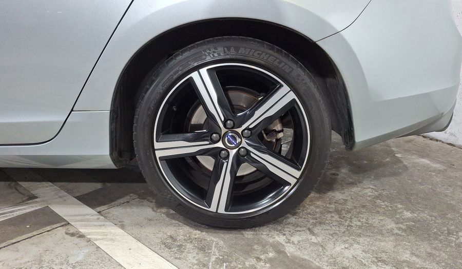 Volvo S60 2.0 R-DESIGN T5 AUTO Sedan 2017