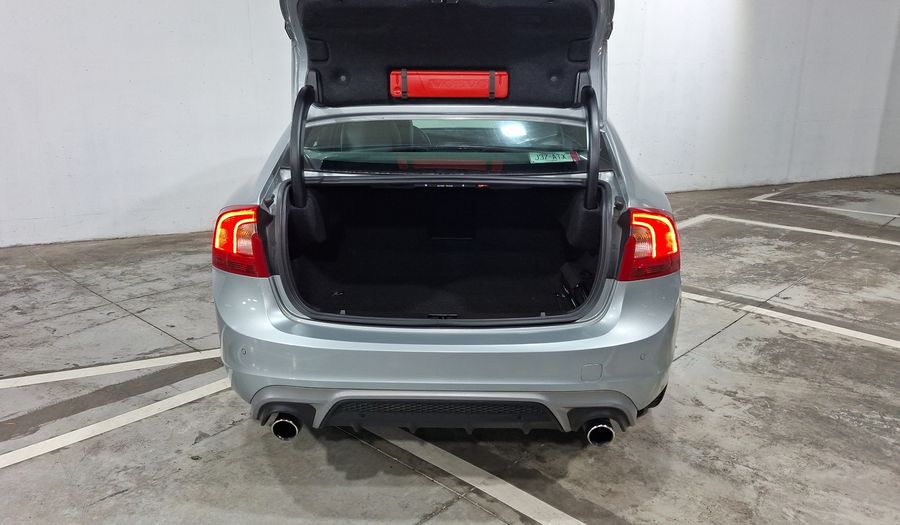 Volvo S60 2.0 R-DESIGN T5 AUTO Sedan 2017