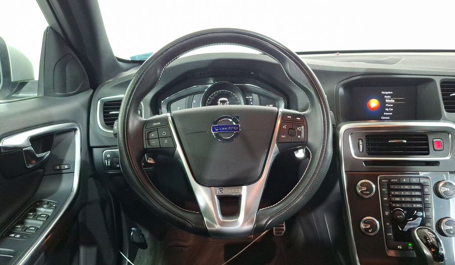 Volvo S60 2.0 R-DESIGN T5 AUTO Sedan 2017