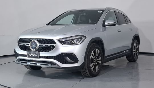Mercedes Benz • Clase GLA