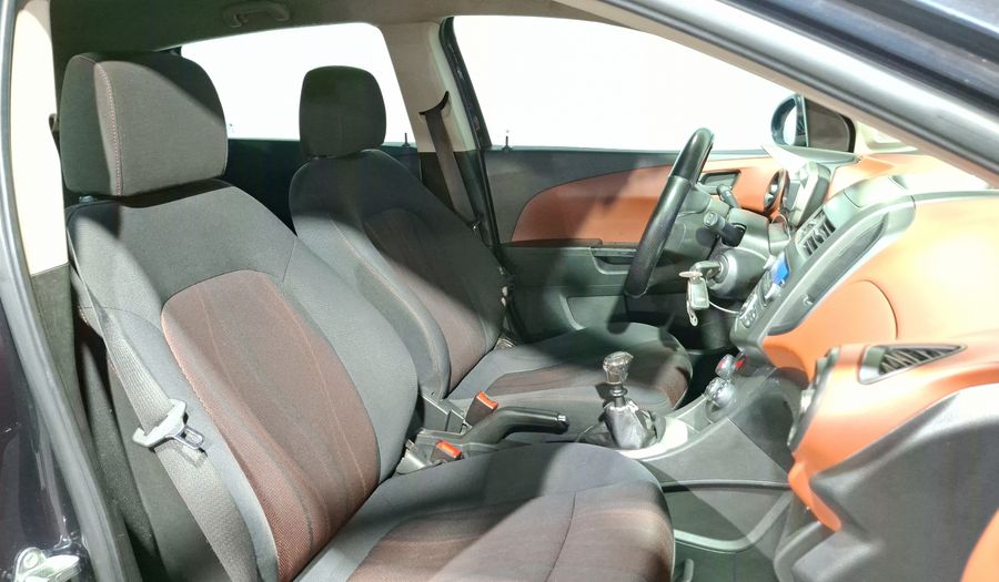 Chevrolet Sonic 1.6 MT J LT Hatchback 2016