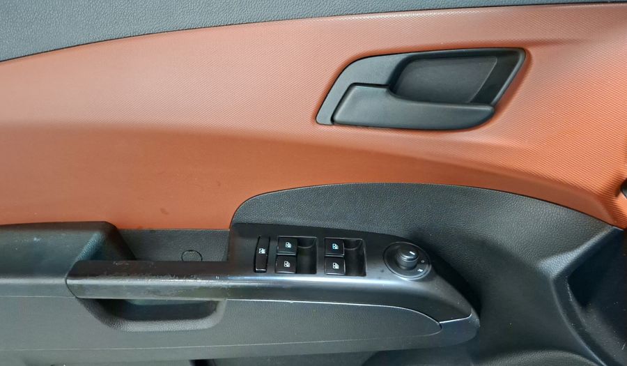 Chevrolet Sonic 1.6 MT J LT Hatchback 2016