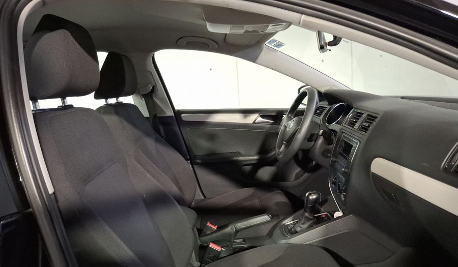 Volkswagen Jetta 2.5 TRENDLINE TIP. Sedan 2017