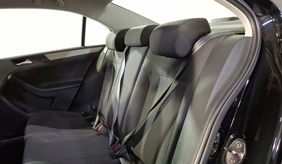 Volkswagen Jetta 2.5 TRENDLINE TIP. Sedan 2017