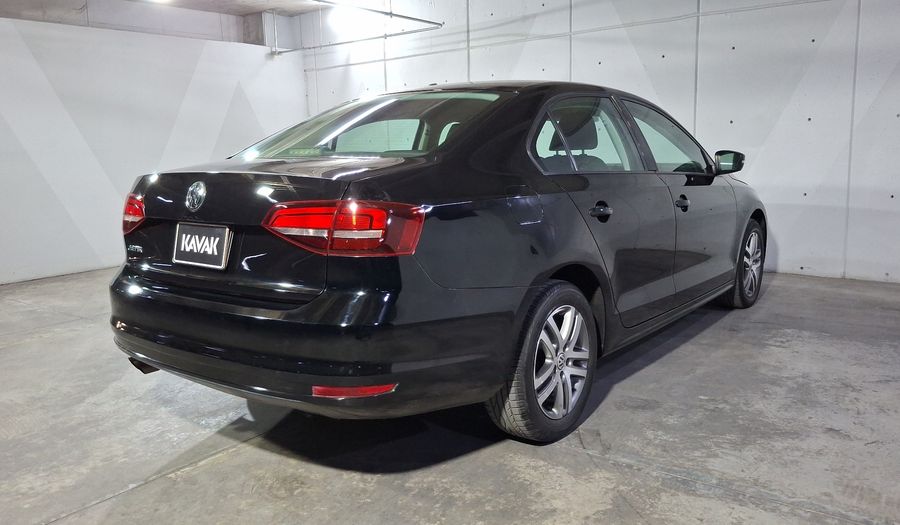 Volkswagen Jetta 2.5 TRENDLINE TIP. Sedan 2017