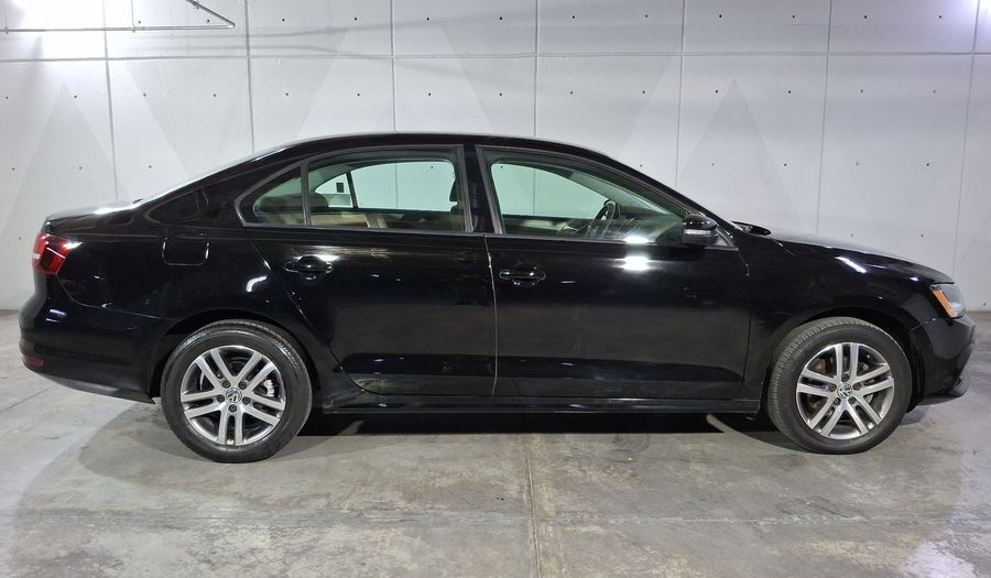Volkswagen Jetta 2.5 TRENDLINE TIP. Sedan 2017
