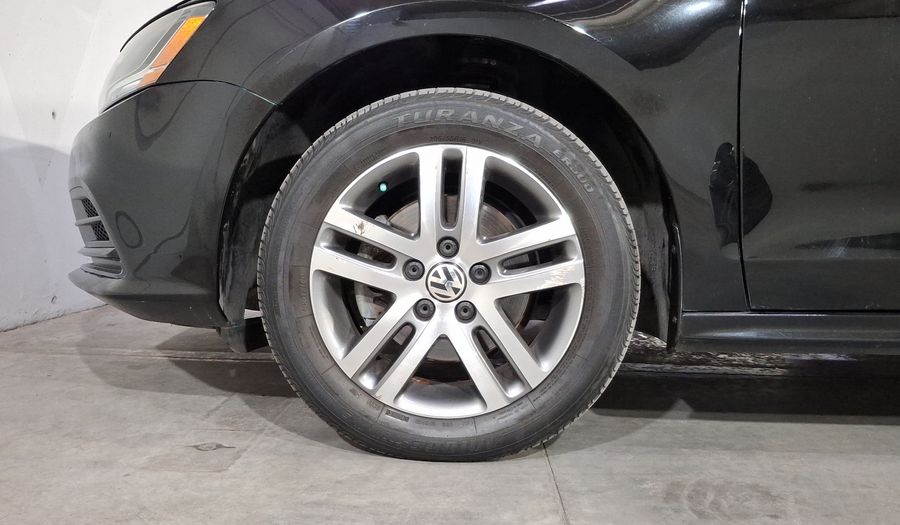 Volkswagen Jetta 2.5 TRENDLINE TIP. Sedan 2017