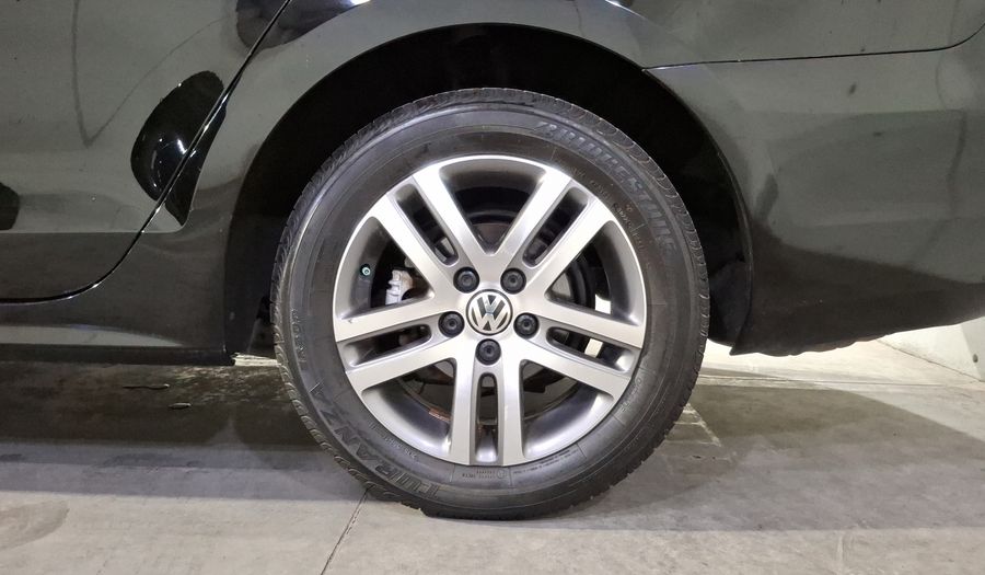 Volkswagen Jetta 2.5 TRENDLINE TIP. Sedan 2017