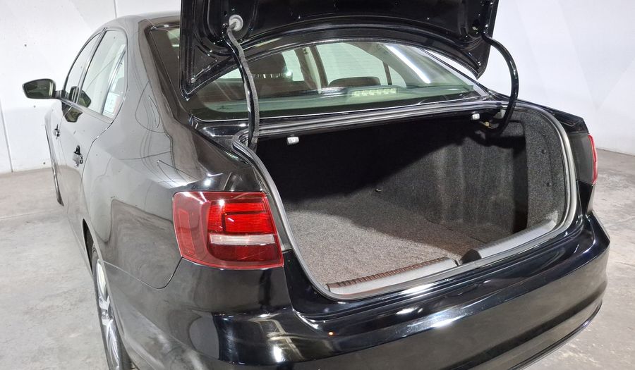 Volkswagen Jetta 2.5 TRENDLINE TIP. Sedan 2017