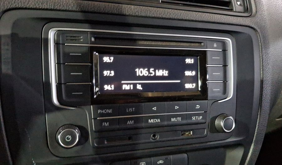 Volkswagen Jetta 2.5 TRENDLINE TIP. Sedan 2017