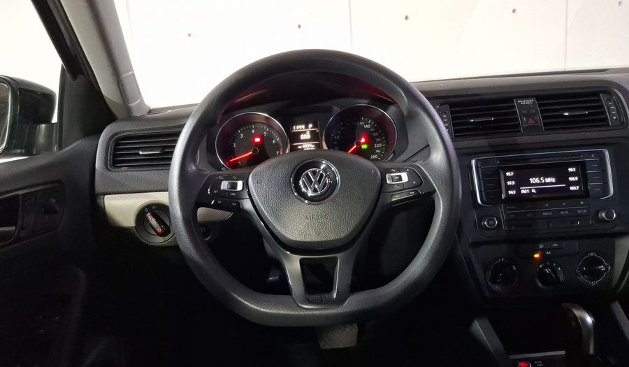 Volkswagen Jetta 2.5 TRENDLINE TIP. Sedan 2017