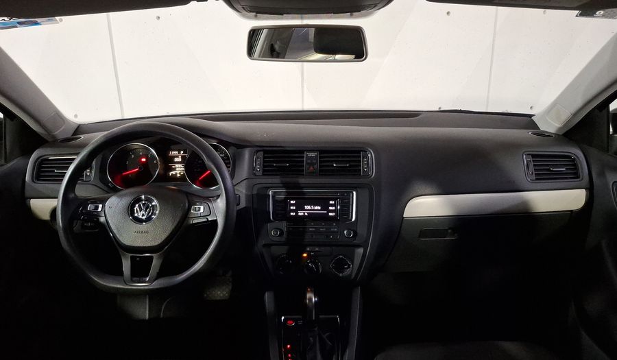 Volkswagen Jetta 2.5 TRENDLINE TIP. Sedan 2017
