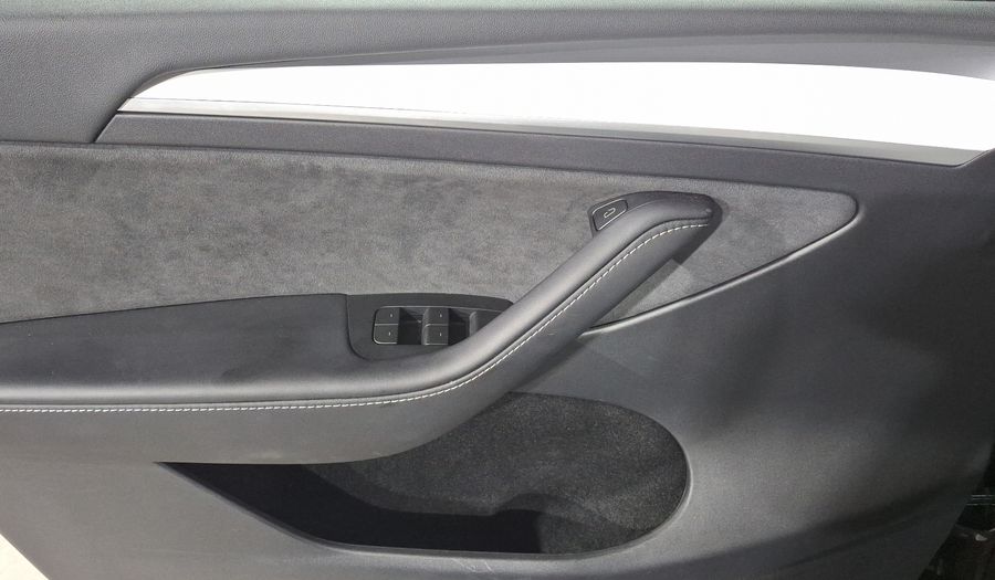 Tesla Model Y BEV LONG RANGE AUTO 4WD Suv 2025