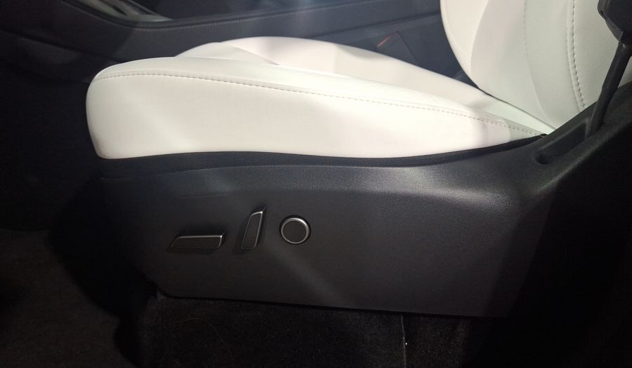 Tesla Model Y BEV LONG RANGE AUTO 4WD Suv 2025